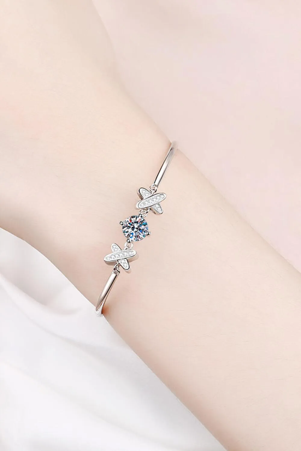 Blissful 925 Silver Bangle with 1 Carat Moissanite