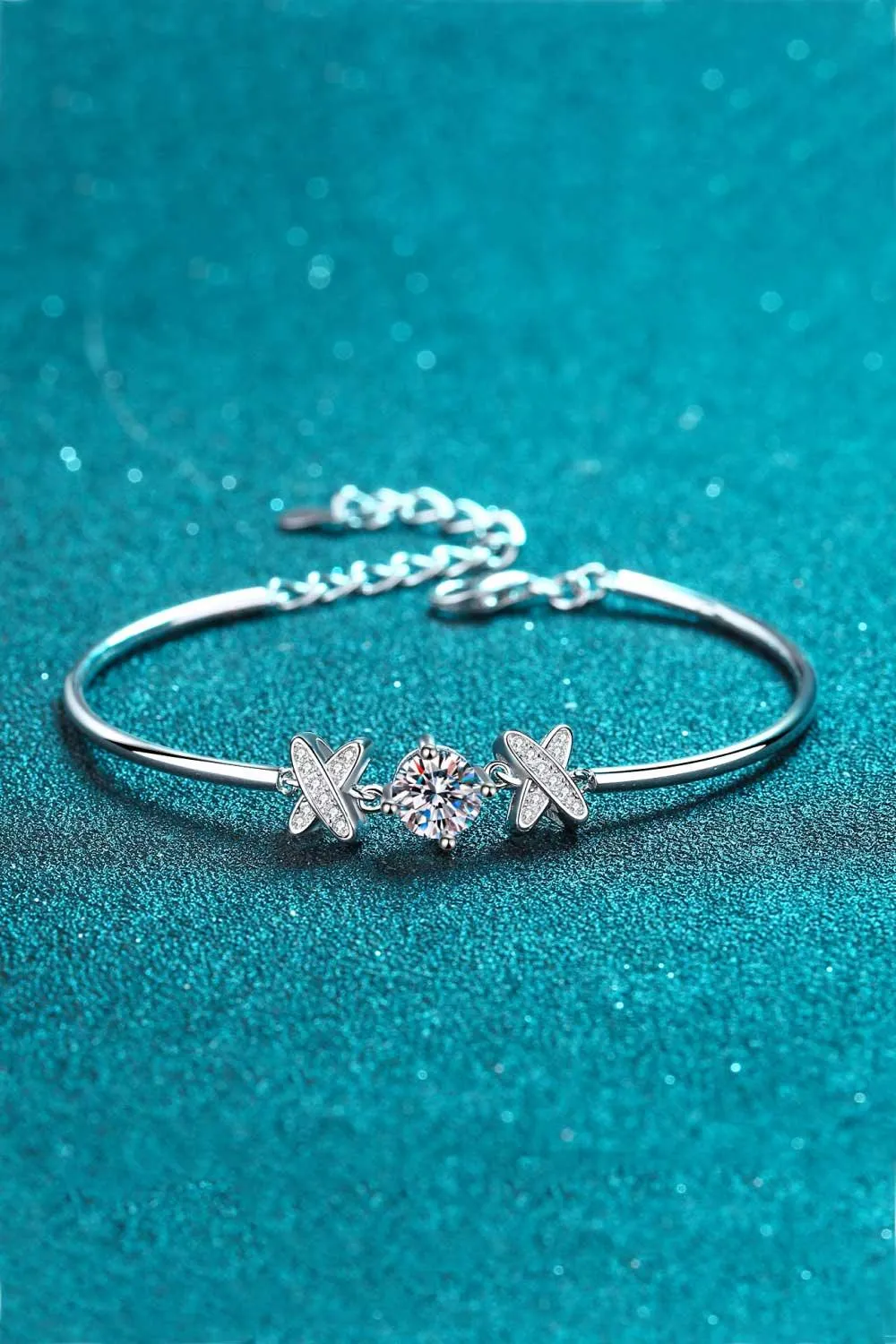 Blissful 925 Silver Bangle with 1 Carat Moissanite