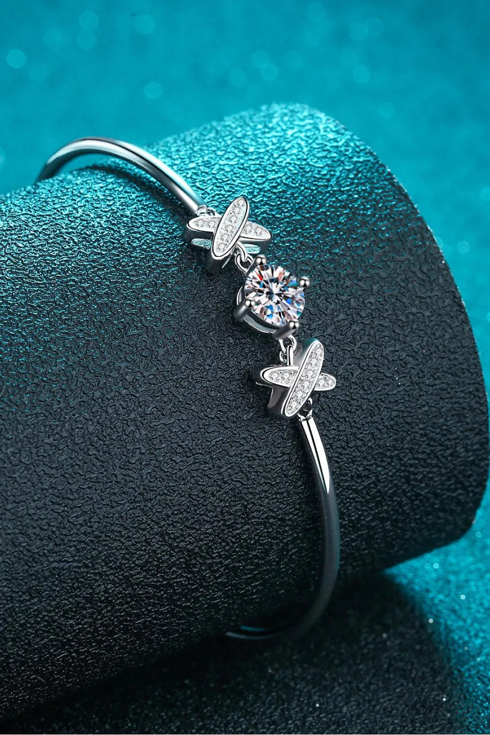 Blissful 925 Silver Bangle with 1 Carat Moissanite
