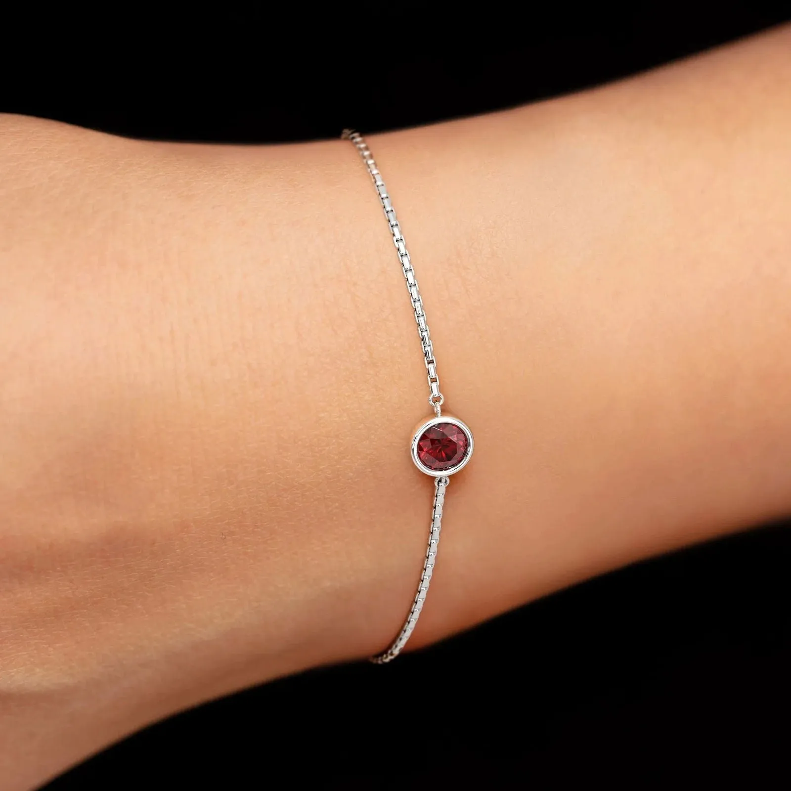 Irosk bezel Set Round Garnet Bracelet