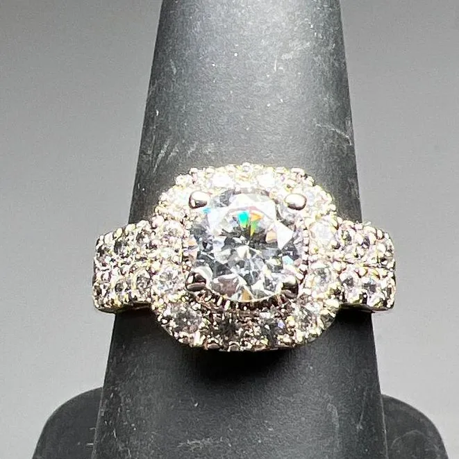 Sparkling Rhinestone Ring Gold Plated Size 8