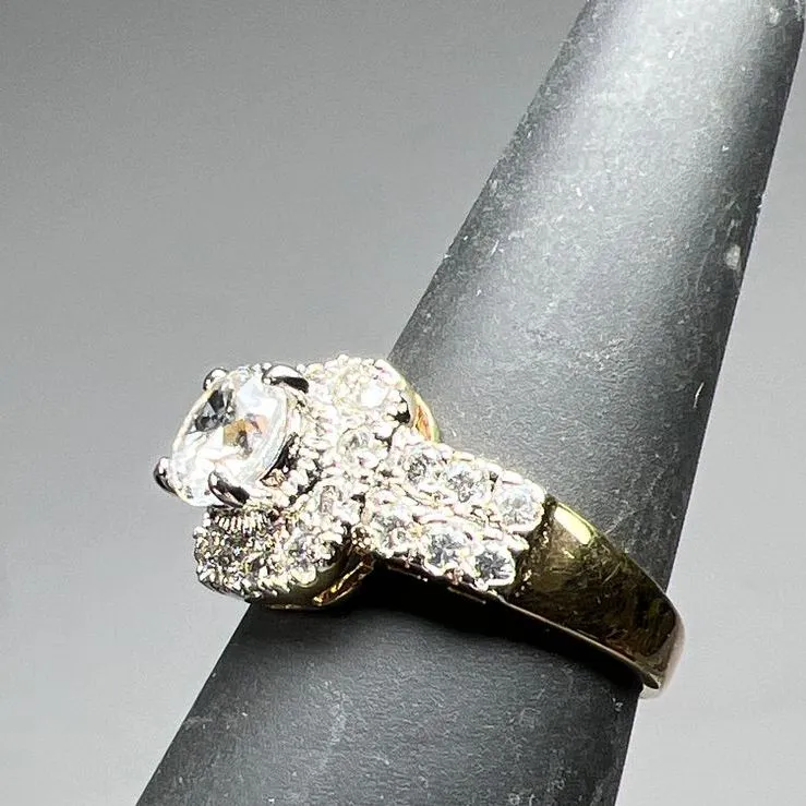 Sparkling Rhinestone Ring Gold Plated Size 8