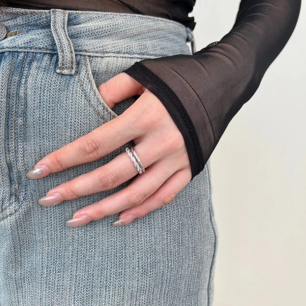 Sparkling twist design ring
