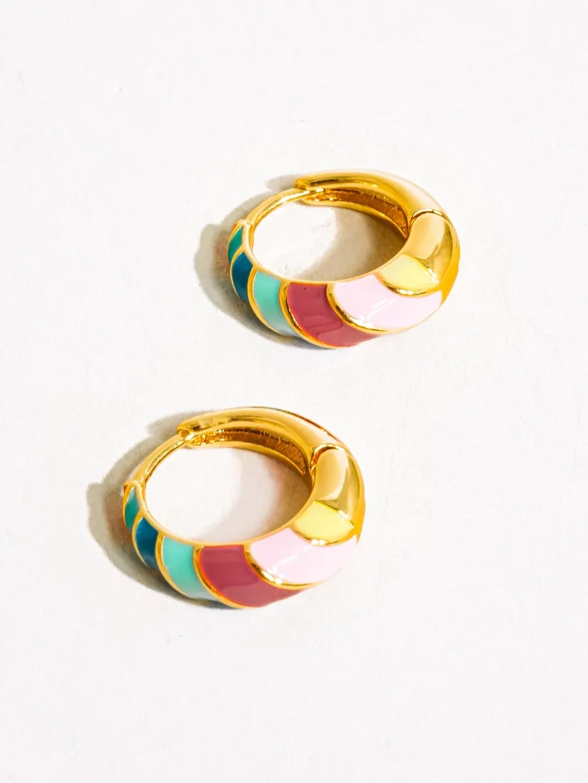 Vivid Charm 18K Gold Striped Hoop Earrings