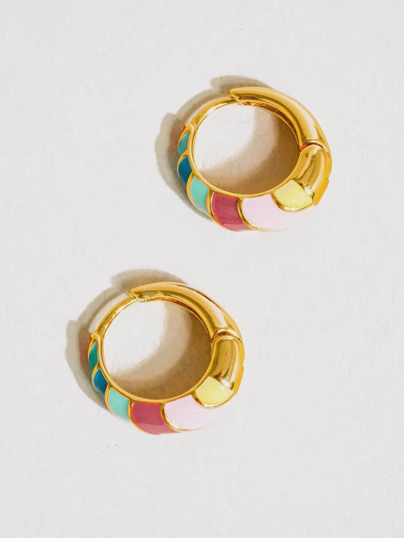 Vivid Charm 18K Gold Striped Hoop Earrings
