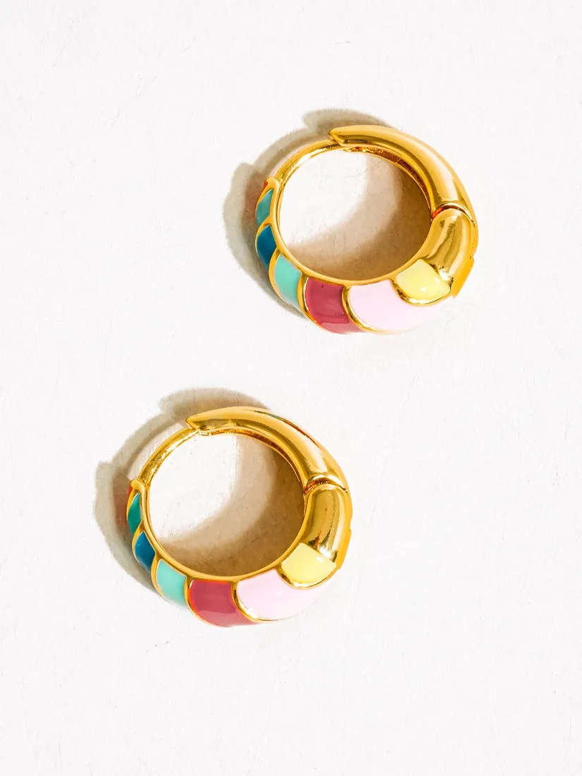 Vivid Charm 18K Gold Striped Hoop Earrings